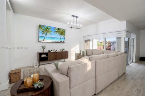 Townhouse in Cutler Bay, Florida 3 bedrooms, 148.74 sq.m. № 2382934 - photo 5