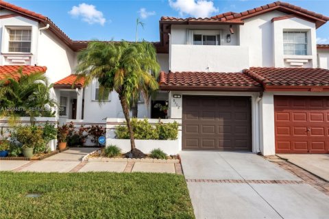 Townhouse in Cutler Bay, Florida 3 bedrooms, 148.74 sq.m. № 2382934
