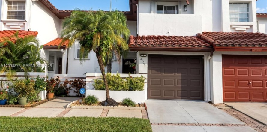 Townhouse in Cutler Bay, Florida 3 bedrooms, 148.74 sq.m. № 2382934
