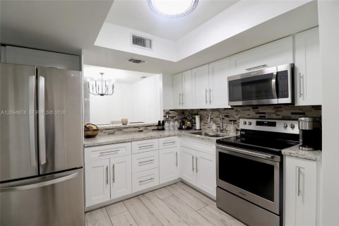 Townhouse in Cutler Bay, Florida 3 bedrooms, 148.74 sq.m. № 2382934 - photo 8
