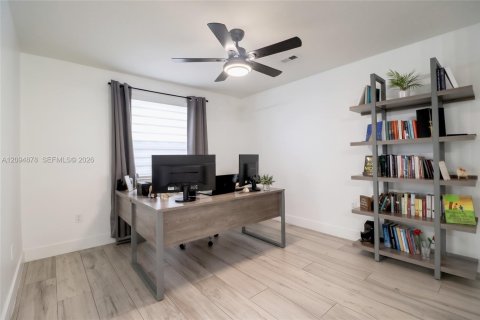 Townhouse in Cutler Bay, Florida 3 bedrooms, 148.74 sq.m. № 2382934 - photo 12