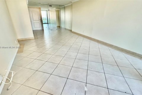 Condominio en venta en Sunny Isles Beach, Florida, 2 dormitorios, 126.07 m2 № 1699370 - foto 8