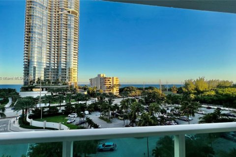 Condominio en venta en Sunny Isles Beach, Florida, 2 dormitorios, 126.07 m2 № 1699370 - foto 1