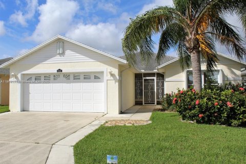 Купить виллу или дом в Сент-Луси, Флорида 2 спальни, 159.23м2, № 1991890 - фото 1