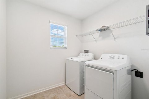 House in Hudson, Florida 4 bedrooms, 209.31 sq.m. № 1621881 - photo 7