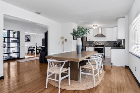 Casa en alquiler en Biscayne Park, Florida, 3 dormitorios, 175.31 m2 № 2077027 - foto 15