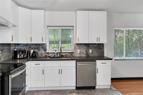 Casa en alquiler en Biscayne Park, Florida, 3 dormitorios, 175.31 m2 № 2077027 - foto 24