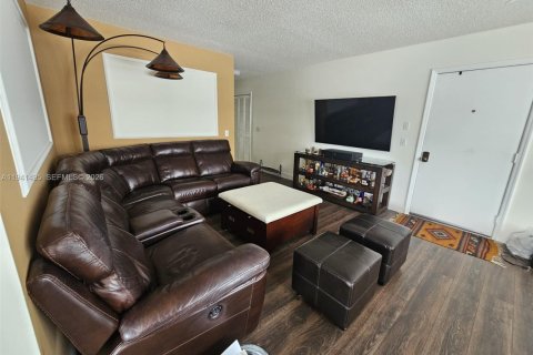 Condo in Port St. Lucie, Florida, 2 bedrooms  № 2079408 - photo 13