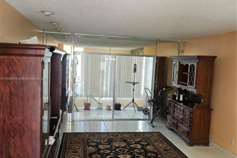 Купить кондоминиум в Лодердейл-Лейкс, Флорида 2 спальни, 87.7м2, № 2014102 - фото 7