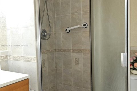 Купить кондоминиум в Лодердейл-Лейкс, Флорида 2 спальни, 87.7м2, № 2014102 - фото 9