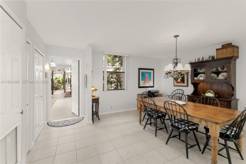 Copropriété à vendre à Aventura, Floride: 2 chambres, 120.12 m2 № 2043167 - photo 2