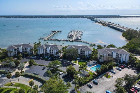 Condo in Stuart, Florida, 2 bedrooms  № 1168702 - photo 1
