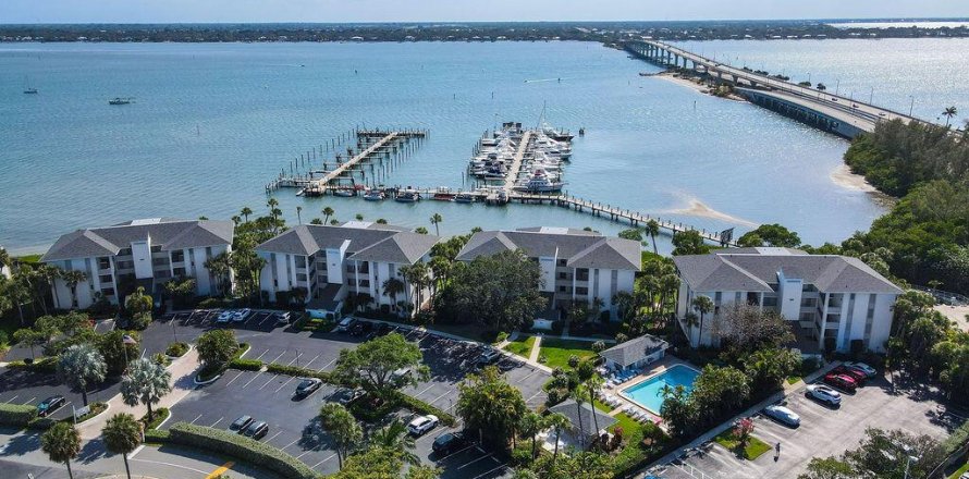Condo in Stuart, Florida, 2 bedrooms  № 1168702