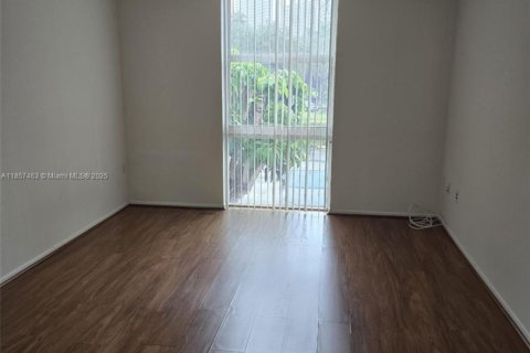 Condo in North Miami Beach, Florida, 1 bedroom  № 1882170 - photo 2