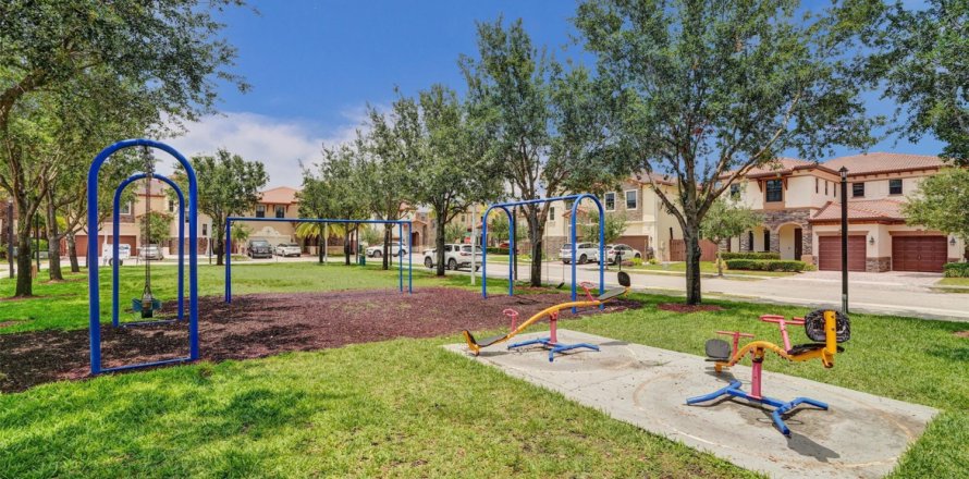 Touwnhouse à Doral, Floride 4 chambres, 165.64 m2 № 1185471