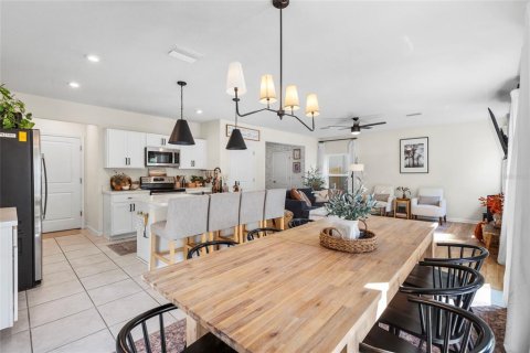 Villa ou maison à vendre à Zephyrhills, Floride: 4 chambres, 176.05 m2 № 2427009 - photo 16