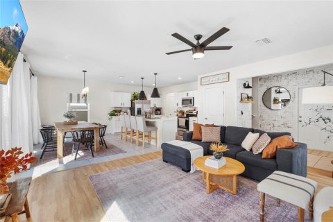 Villa ou maison à vendre à Zephyrhills, Floride: 4 chambres, 176.05 m2 № 2427009 - photo 11