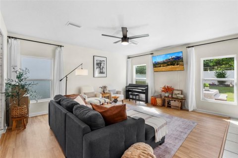 Villa ou maison à vendre à Zephyrhills, Floride: 4 chambres, 176.05 m2 № 2427009 - photo 10