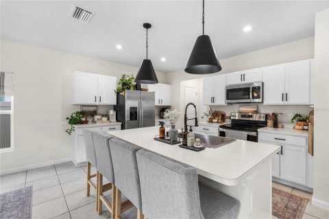Villa ou maison à vendre à Zephyrhills, Floride: 4 chambres, 176.05 m2 № 2427009 - photo 18