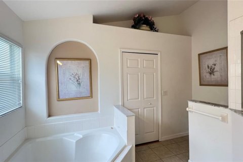Casa en alquiler en Kissimmee, Florida, 4 dormitorios, 166.39 m2 № 1910320 - foto 25