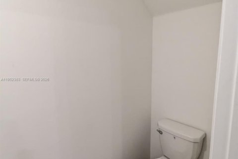 Снять в аренду таунхаус в Хомстед, Флорида 3 спальни, 129.41м2, № 2079473 - фото 7