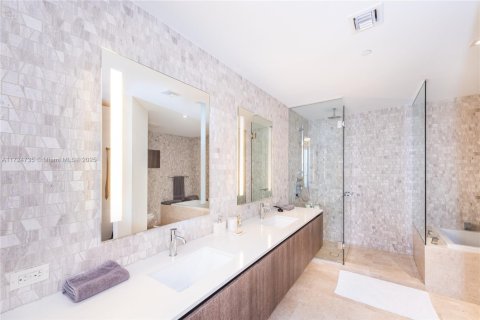 Condo in Miami, Florida, 2 bedrooms  № 1867209 - photo 11