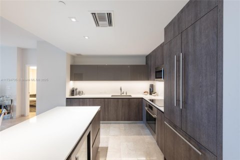 Condo in Miami, Florida, 2 bedrooms  № 1867209 - photo 8