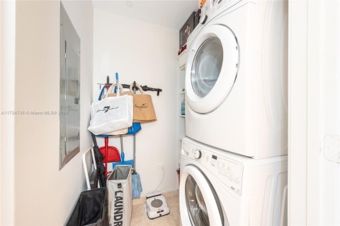 Condo in Miami, Florida, 2 bedrooms  № 1867209 - photo 18