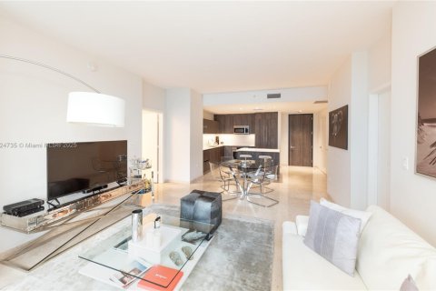 Condo in Miami, Florida, 2 bedrooms  № 1867209 - photo 2