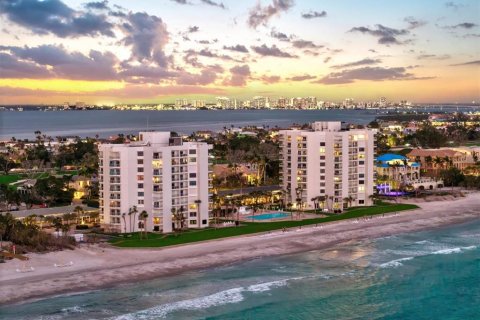 Condo in Longboat Key, Florida, 2 bedrooms  № 1619505 - photo 1