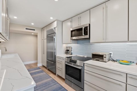 Condo in Longboat Key, Florida, 2 bedrooms  № 1619505 - photo 17