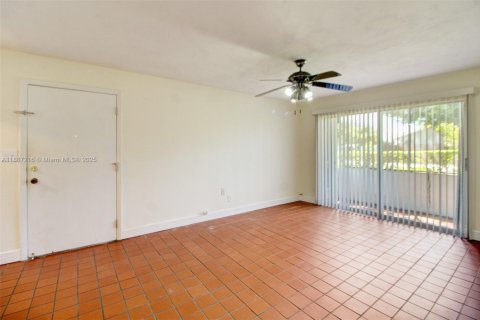 Condominio en venta en Palmetto Bay, Florida, 1 dormitorio, 52.03 m2 № 1942369 - foto 14
