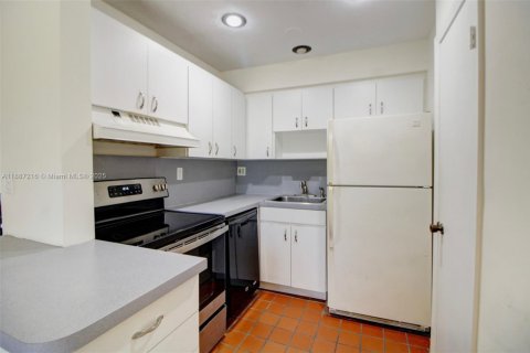 Condominio en venta en Palmetto Bay, Florida, 1 dormitorio, 52.03 m2 № 1942369 - foto 2