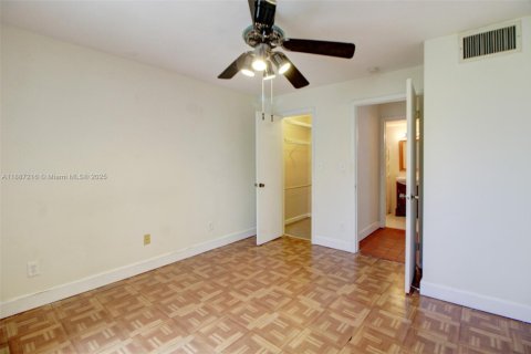 Condominio en venta en Palmetto Bay, Florida, 1 dormitorio, 52.03 m2 № 1942369 - foto 10