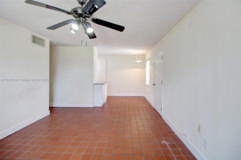 Condominio en venta en Palmetto Bay, Florida, 1 dormitorio, 52.03 m2 № 1942369 - foto 3