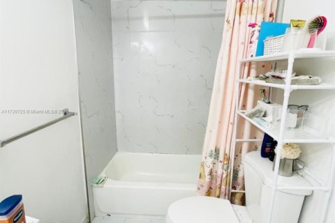 Купить кондоминиум в Майами, Флорида 1 спальня, 83.43м2, № 1811552 - фото 11