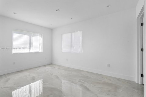 House in Miami, Florida 3 bedrooms, 139.35 sq.m. № 1947834 - photo 22
