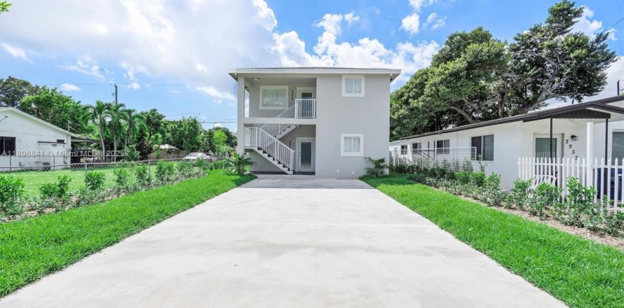 House in Miami, Florida 3 bedrooms, 139.35 sq.m. № 1947834