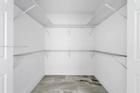 House in Miami, Florida 3 bedrooms, 139.35 sq.m. № 1947834 - photo 29