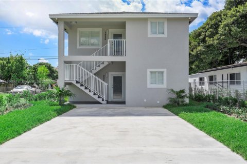 House in Miami, Florida 3 bedrooms, 139.35 sq.m. № 1947834 - photo 3