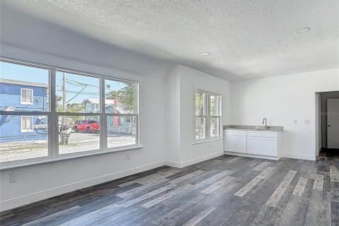 Immobilier commercial à vendre à Daytona Beach, Floride: 181.07 m2 № 1632360 - photo 7