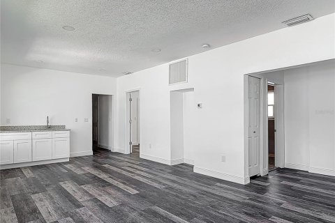 Immobilier commercial à vendre à Daytona Beach, Floride: 181.07 m2 № 1632360 - photo 8