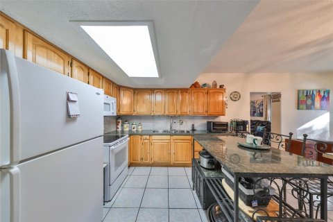 House in Tampa, Florida 3 bedrooms, 231.51 sq.m. № 1716878 - photo 13