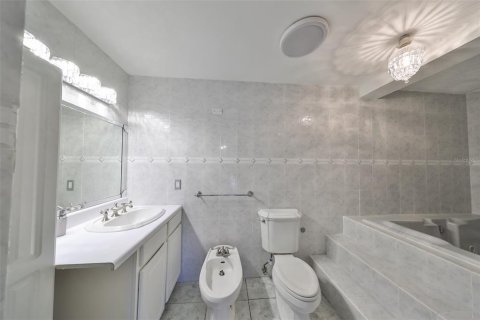 House in Tampa, Florida 3 bedrooms, 231.51 sq.m. № 1716878 - photo 27