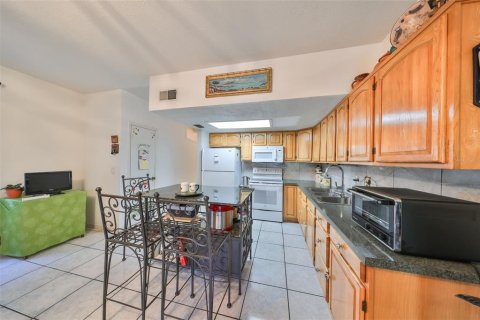 House in Tampa, Florida 3 bedrooms, 231.51 sq.m. № 1716878 - photo 16