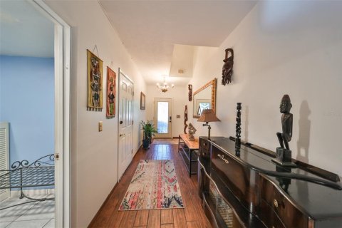 House in Tampa, Florida 3 bedrooms, 231.51 sq.m. № 1716878 - photo 8