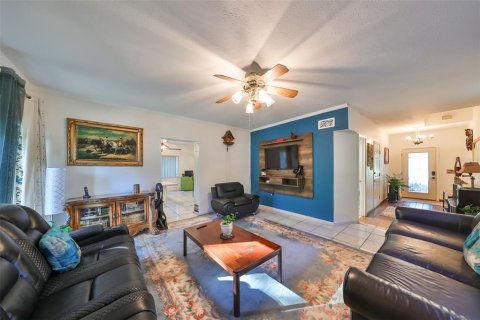 House in Tampa, Florida 3 bedrooms, 231.51 sq.m. № 1716878 - photo 9