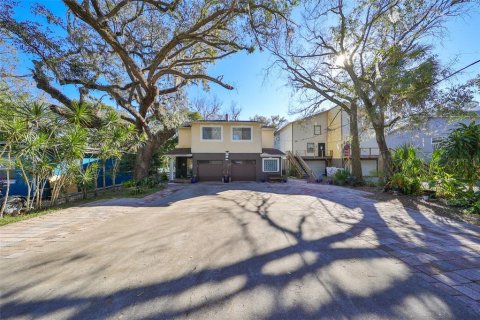 House in Tampa, Florida 3 bedrooms, 231.51 sq.m. № 1716878 - photo 2