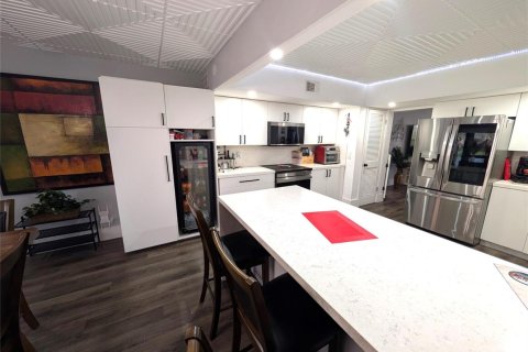 Condominio en venta en Coral Springs, Florida, 3 dormitorios, 145.86 m2 № 2169571 - foto 11