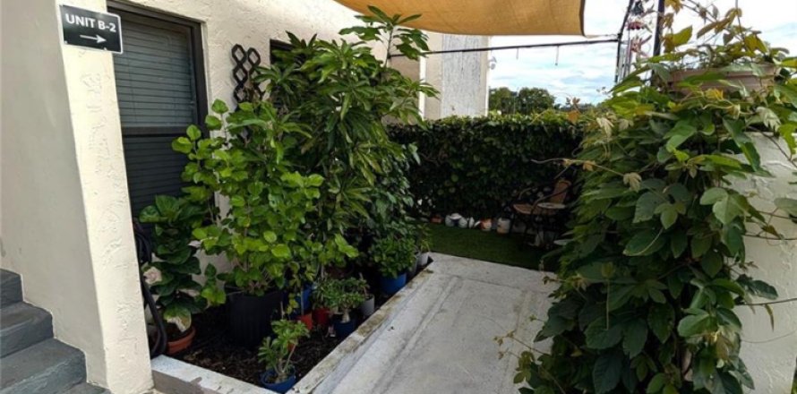Condominio en Coral Springs, Florida, 3 dormitorios № 2169571